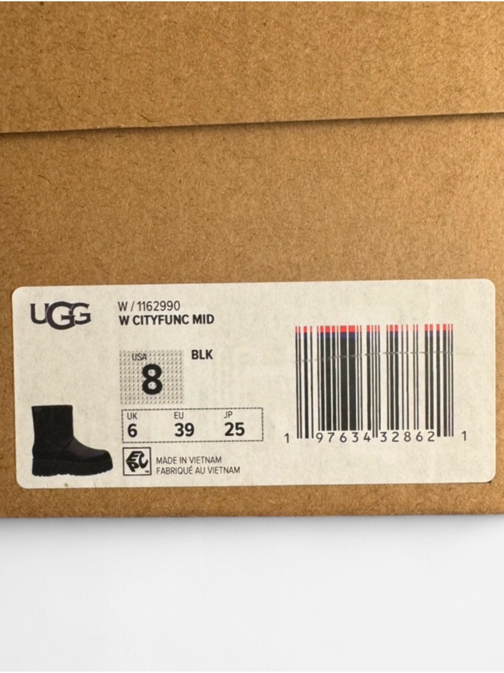 UGG Boot - Picture 6 of 7